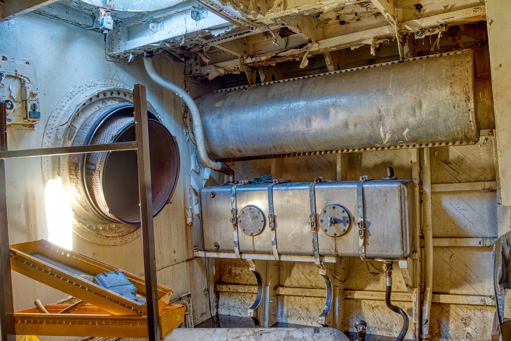 HDR urbex trash naval boats antwerpen torpedoboot torpedoboat torpilleur marine maritiem navy abandoned verlaten decay lost place places abandonne